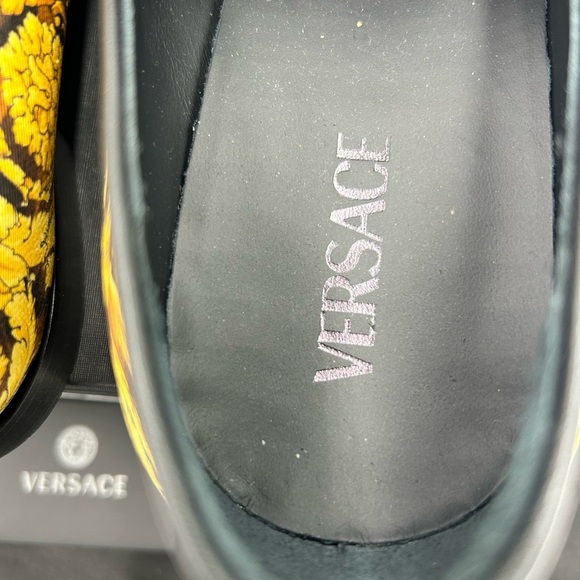 Versace Men\'s bAROCCO print silk loafers size 42 made in Italy